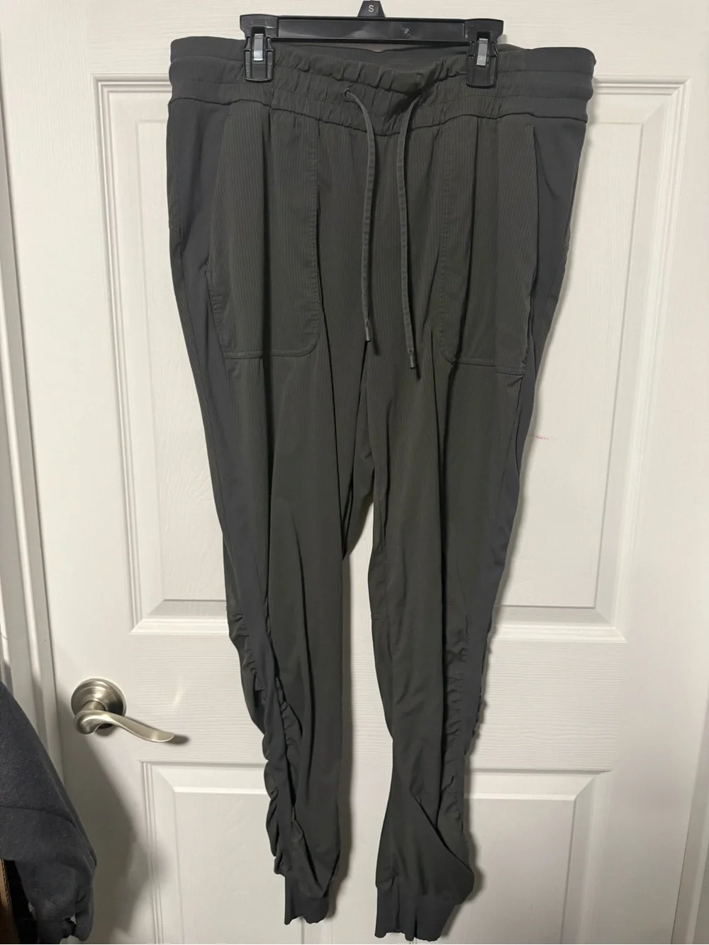 lululemon athletica Dark Gray Beyond the Studio High-Rise Jogger sz 12